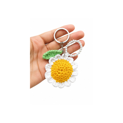 daisy pearl crochet keychain
